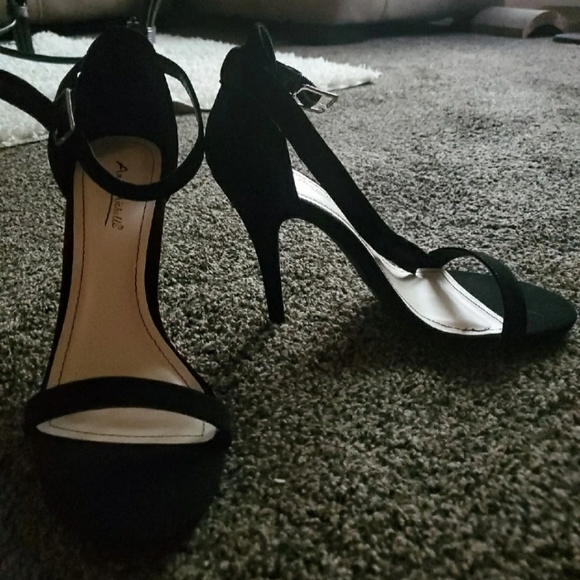 Suede Black strap heels - Picture 2 of 6